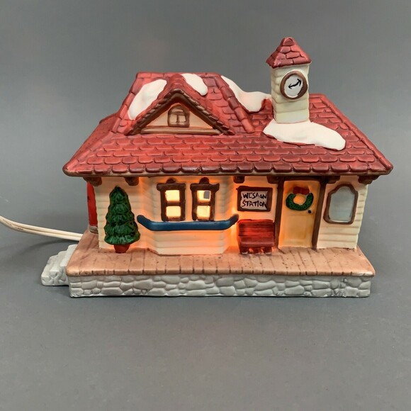 1990 Dickensville Collectibles Porcelain Lighted House Wesaon Station - Picture 1 of 11